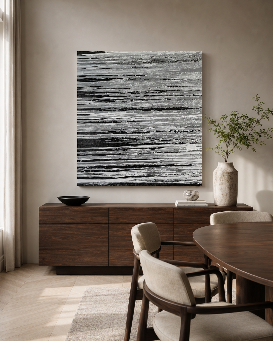 REF. 082, obra de estratos en blanco y negro en un recibidor